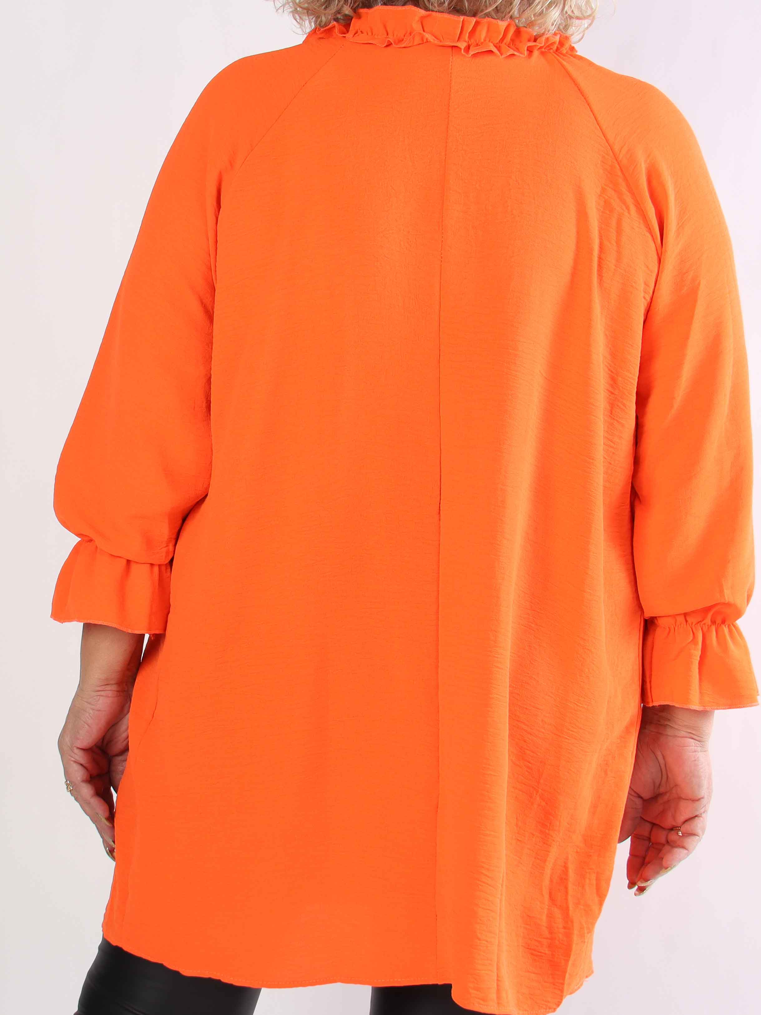 Waleria - Sød plus size kjole i viskose med fine flæsedetaljer